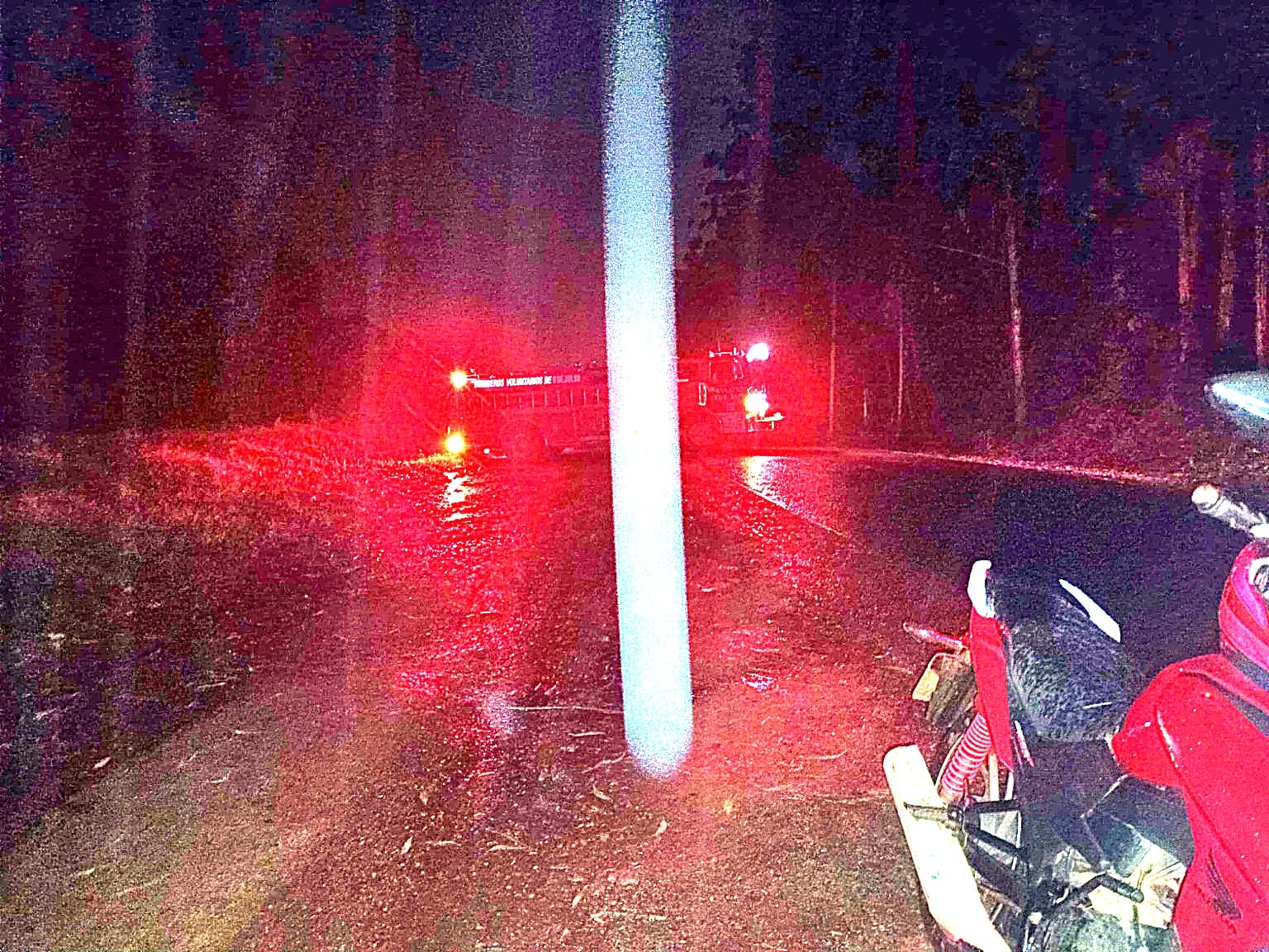Despiste de una motocicleta sobre la Ruta Provincial 17 dejó dos heridos en 9 de Julio 4
